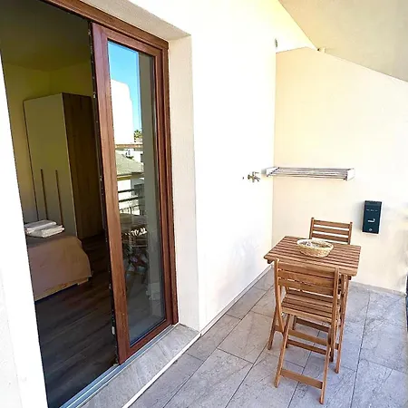 Domu Fanari - *